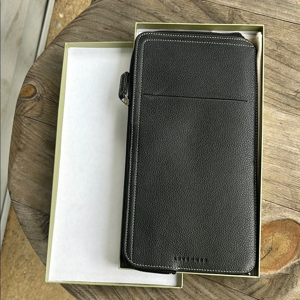 NWT! Levenger Black Leather Wallet